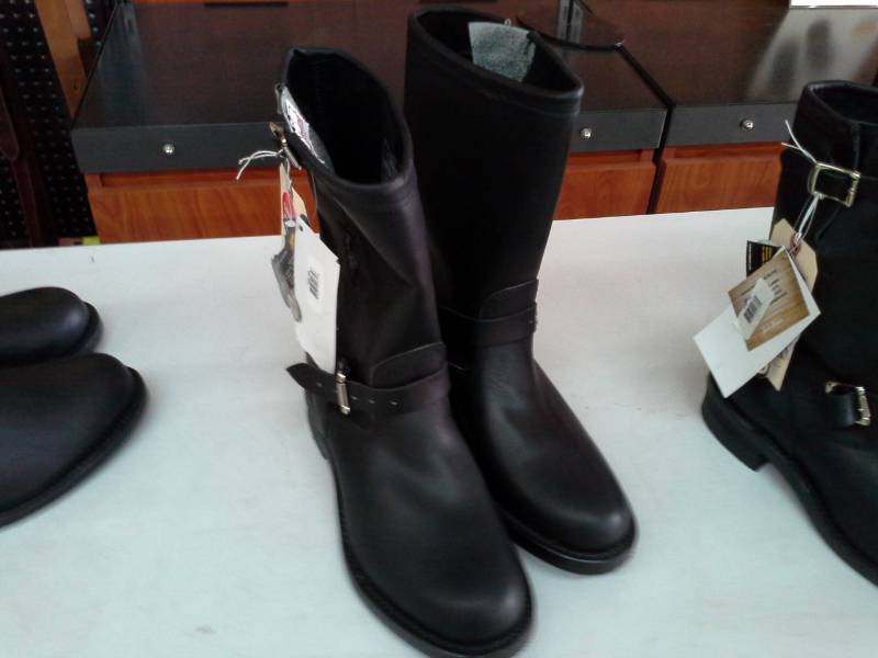 lot 784 image: Chippewa Boots 97863  Size 12 D Mens Boots