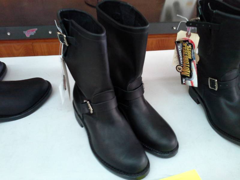lot 785 image: Chippewa Boots 97863  Size 11.5 D Mens Boots