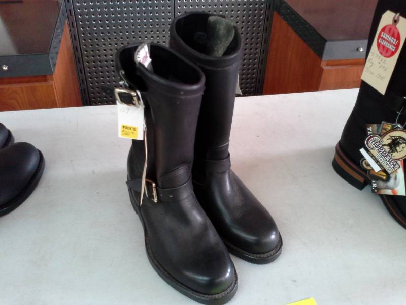 lot 788 image: Chippewa Boots 97863  Size 9 D Mens Boots