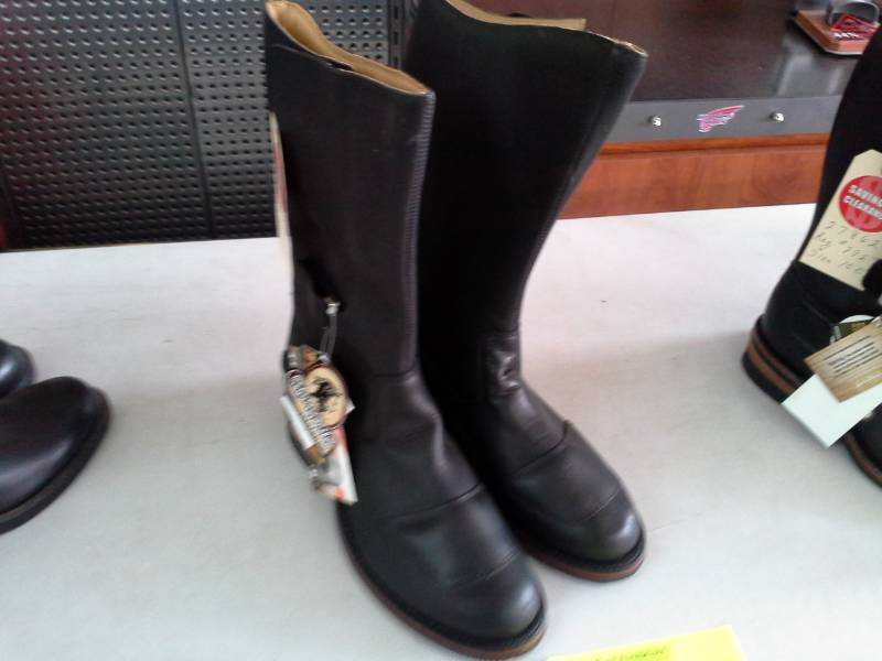 lot 789 image: Chippewa Boots 27862  Size 13 E Mens Boots