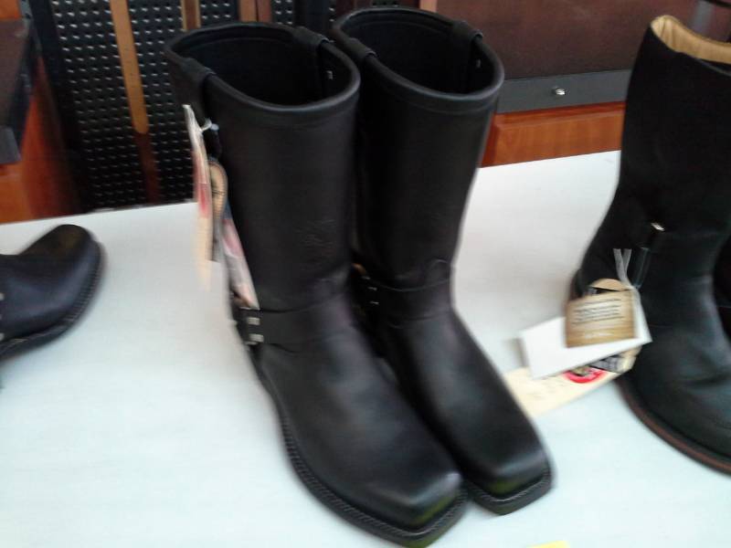 lot 793 image: Chippewa Boots 27862  Size 12 D Mens Boots