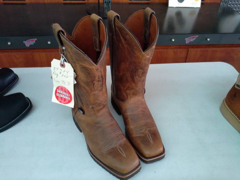 lot 796 image: Size 9.5 D  Mens Boots
