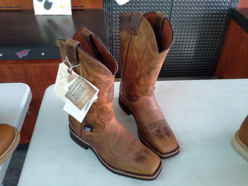 lot 798 image: Georgia Boot 29324  Size 9.5 D Mens Boots