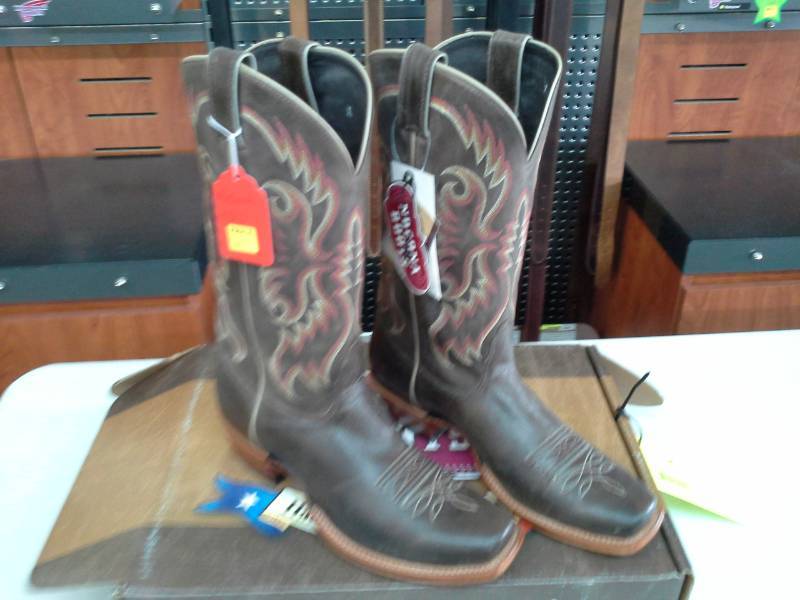 lot 810 image: Nocona Boots MD2705  Size 10.5 EE  Dark Brown Calf Cowboy Boots