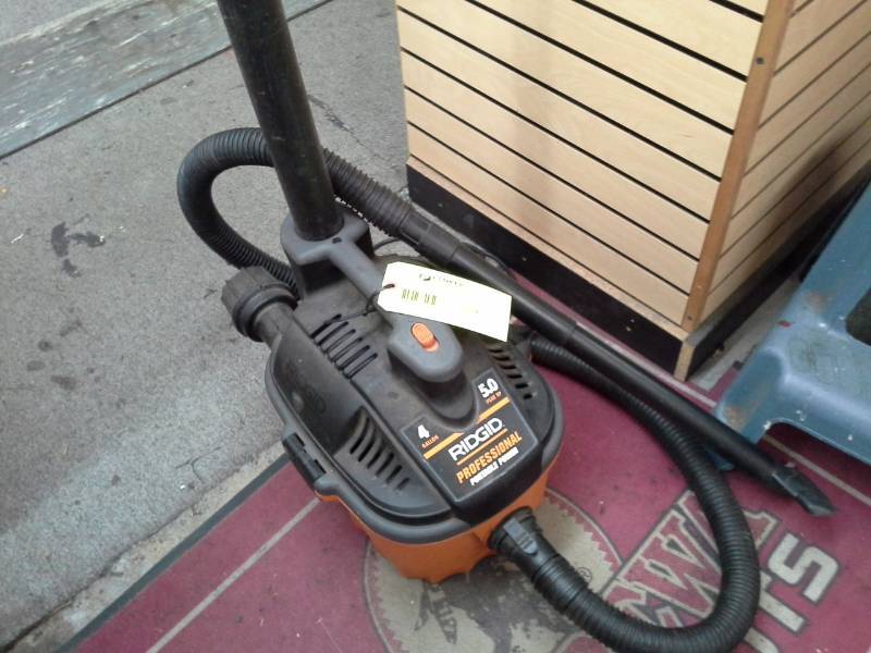 lot 834 image: Ridgid Professional Portable Power 4-Gallon 5hp. Shop Vacuum