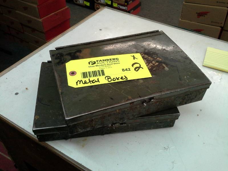 lot 842 image: Lot of (2) Metal Boxes