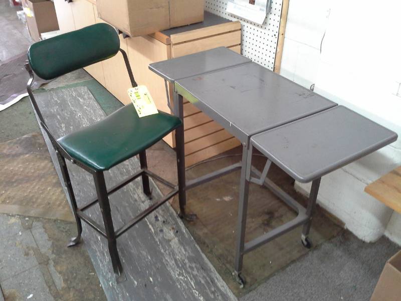 lot 843 image: Rolling Metal Table, Metal  Chair