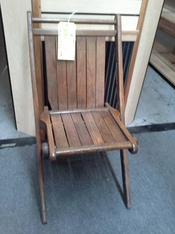 lot 848 image: Vintage Wood Folding Chair