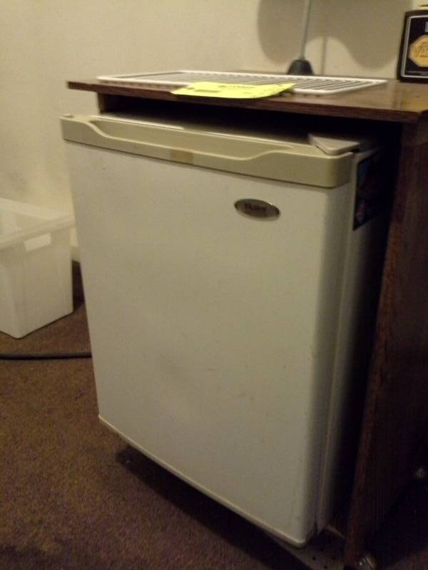 lot 860 image: Mini Refigerator