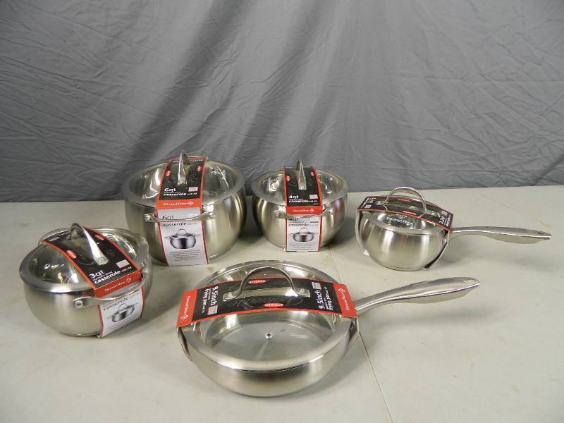 lot 15 image: New Pot and Pan Set