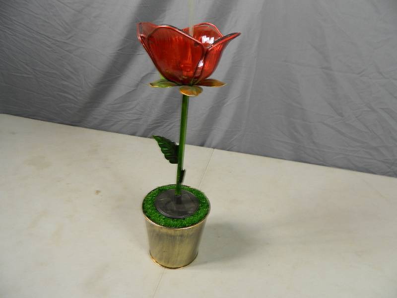 lot 17 image: New Solar Flower