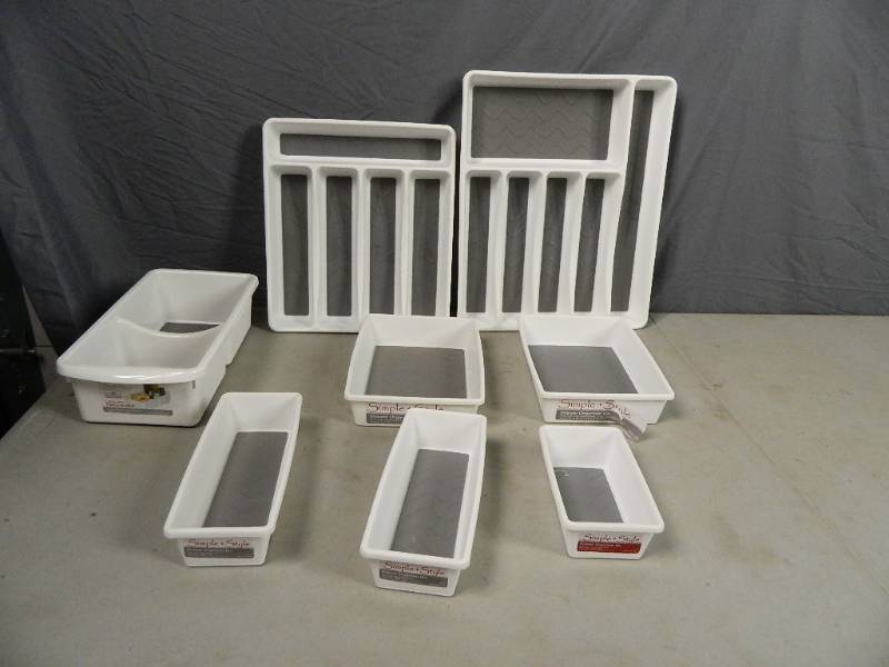 lot 31 image: 8 New Drawer Organizers