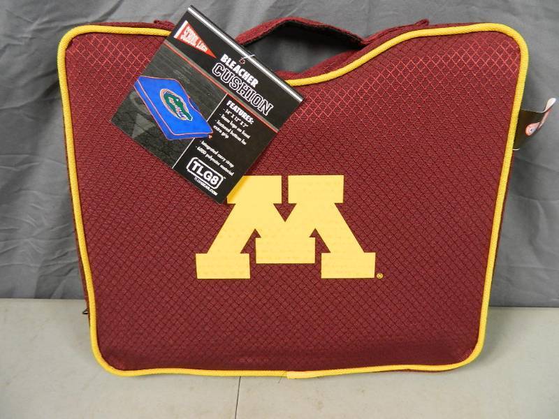 lot 38 image: New Minnesota Gophers Bleacher Cushion