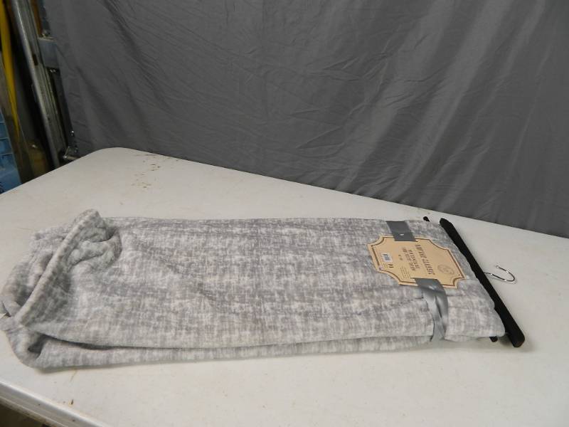 lot 64 image: New Super Soft Throw