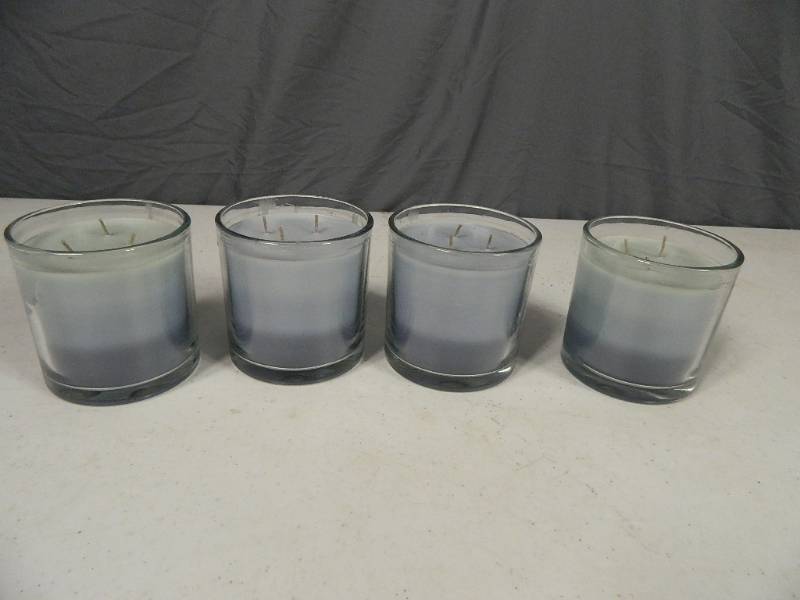 lot 94 image: 4 New 3 Wick Weekend Getaway Candles