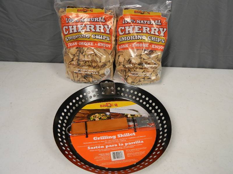 lot 114 image: New Smoking Chips and BBQ Pan