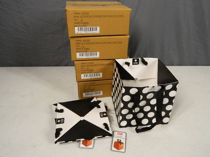 lot 143 image: 23 New Origami Gift Bags