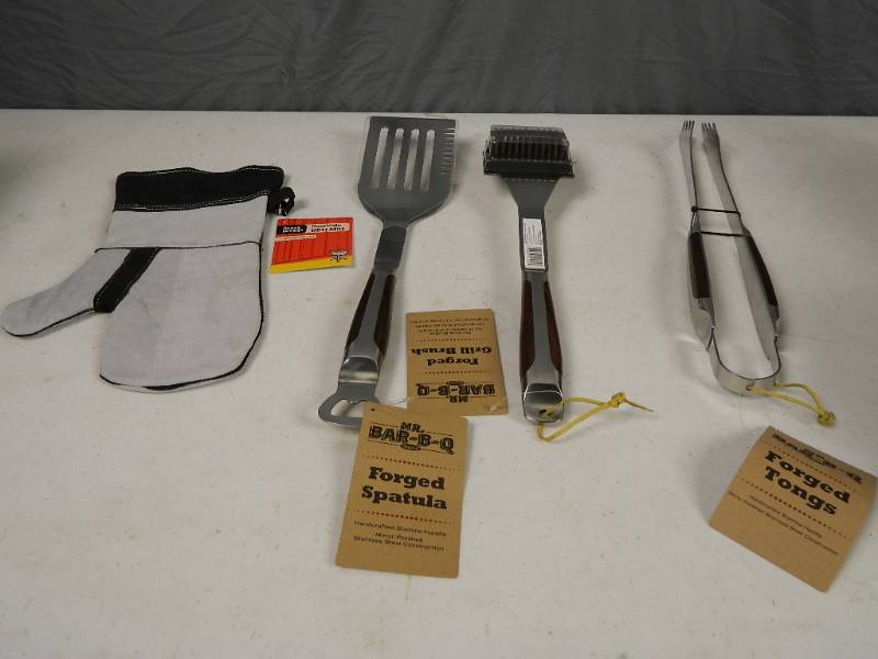 lot 151 image: New High Quality BBQ Tools