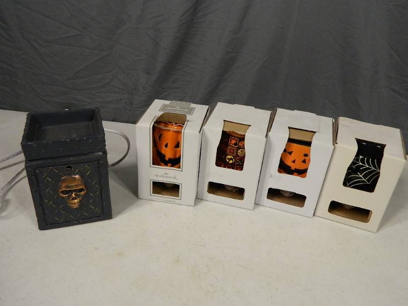 lot 152 image: 5 New Hallmark Wax Warmers