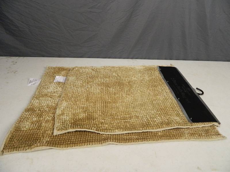 lot 159 image: New 2 Piece Bath Rug Set