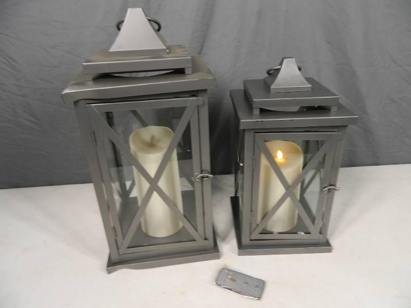 lot 165 image: Pair of Luminara Flamess Candles with Lanterns