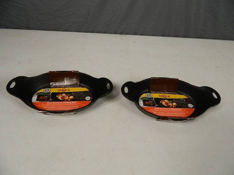lot 194 image: 2 Cast Iron Grilling Dishes