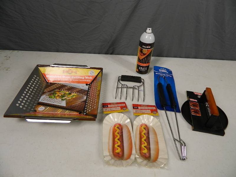 lot 200 image: New BBQ Accessories
