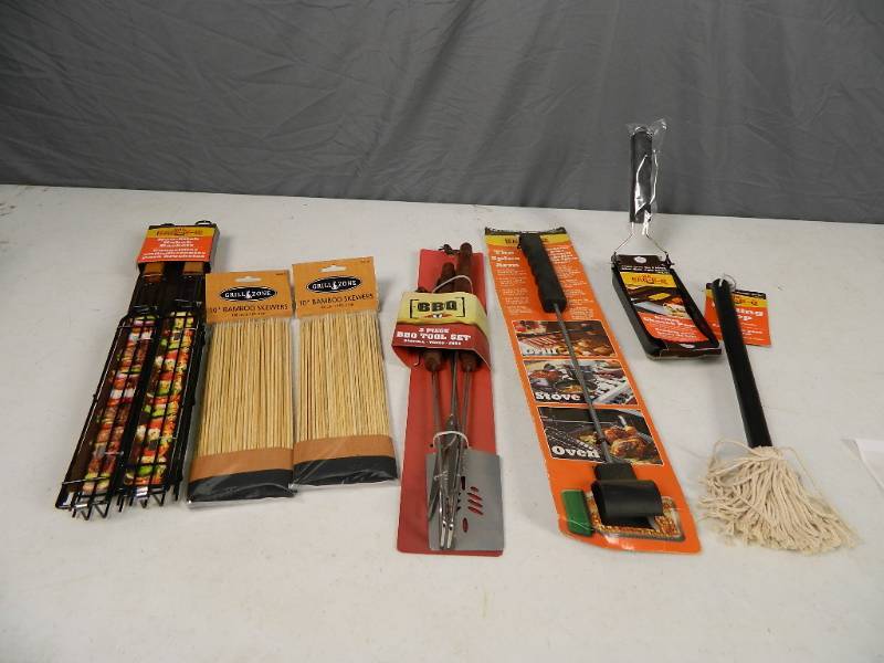 lot 205 image: New BBQ Accessories
