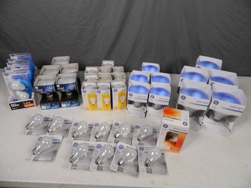 lot 206 image: Large Lot of New GE Light Bulbs