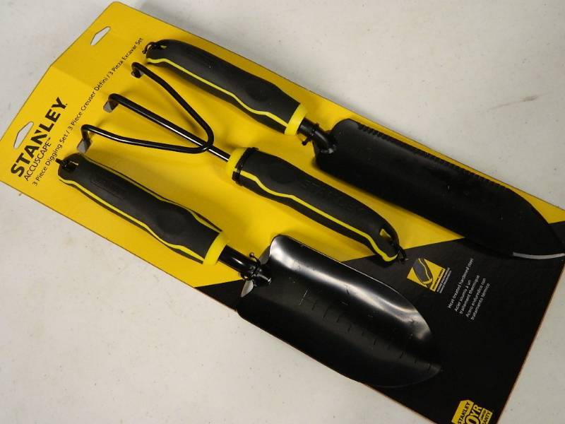 lot 219 image: Stanley 3 Piece Digging Set