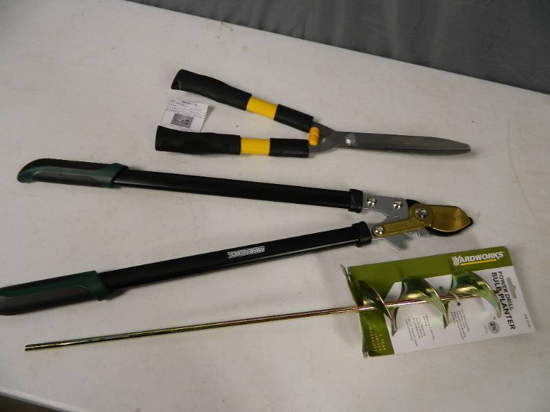lot 222 image: Pruning Tools and Bulb Planter