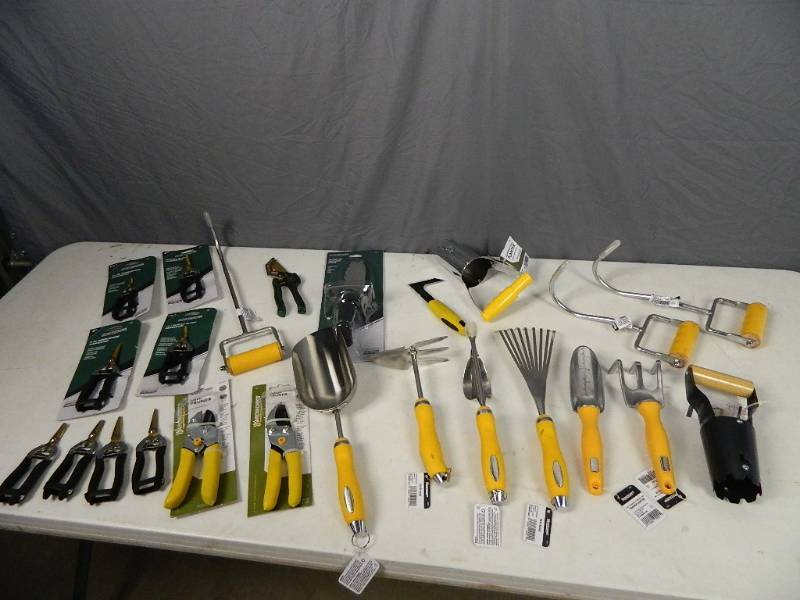 lot 235 image: Large Lot of Bulk Garden Tools
