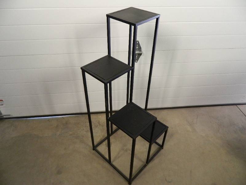 lot 22 image: New Metal Plant Stand