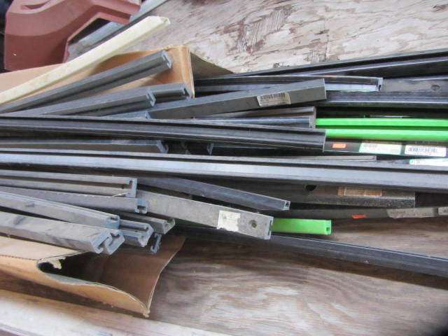 lot 29 image: Snowmobile Slides