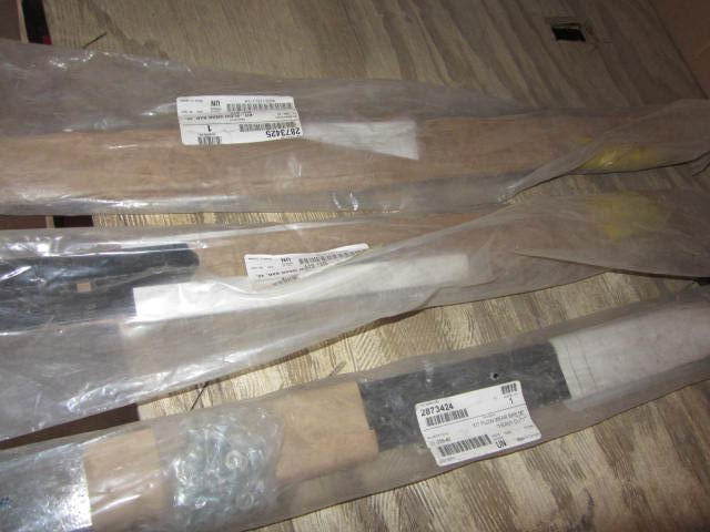 lot 89 image: Polaris Wear Bars