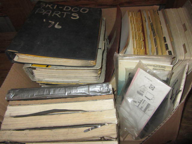 lot 100 image: Manuals