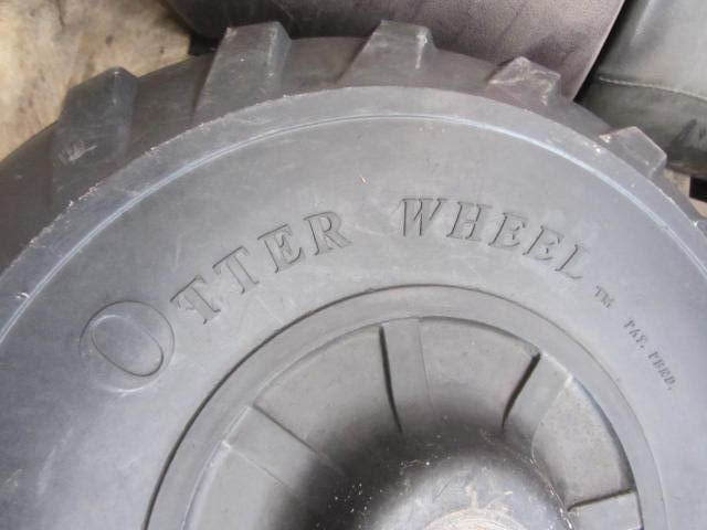 lot 143 image: Otter Wheels