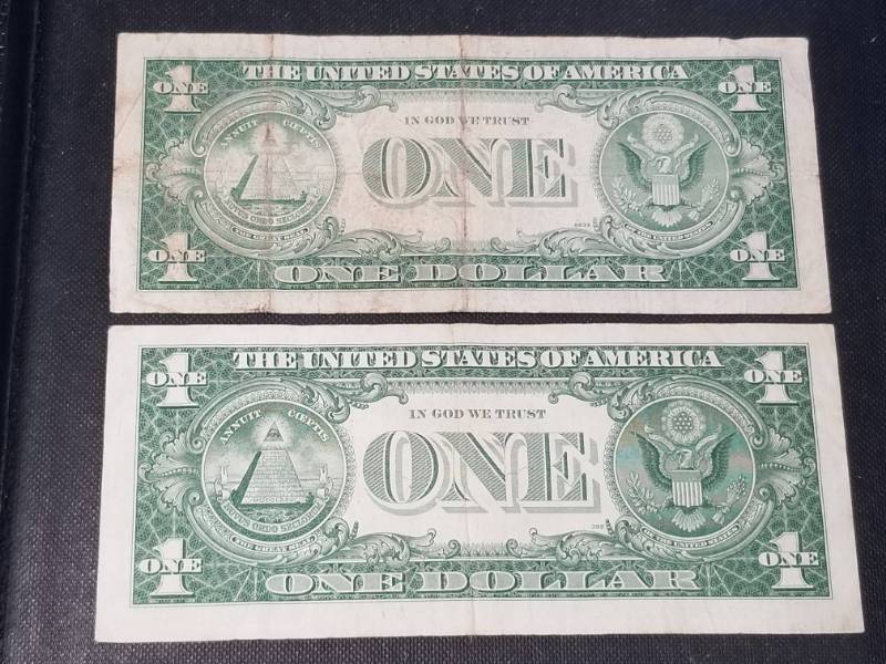 GROUP OF 2 US FEDERAL RESERVE $1 BLUE SEAL SILVER CERTIFICATES