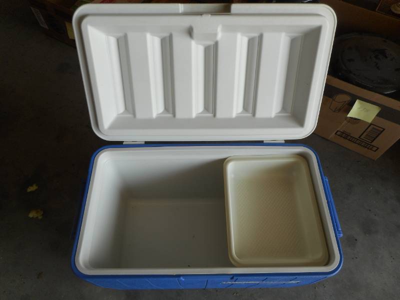 lot 44 image: Large Blue Coleman Cooler #2