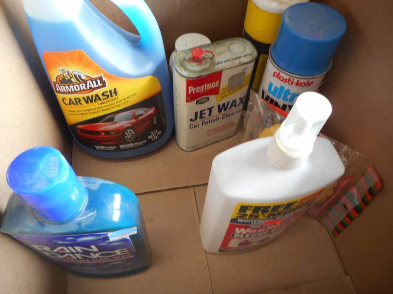 lot 25 image: Box of Assorted Automotive Cleaners & Chemicals