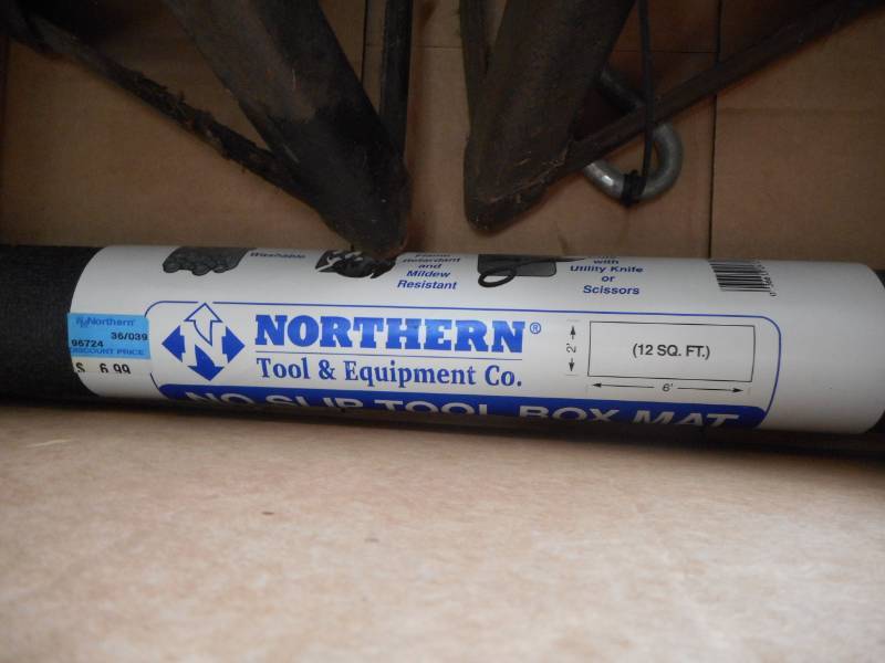 lot 23 image: Mechanics Creeper, Jack Stands, Toolbox Liner