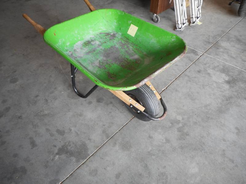 lot 16 image: Used Wheelbarrow