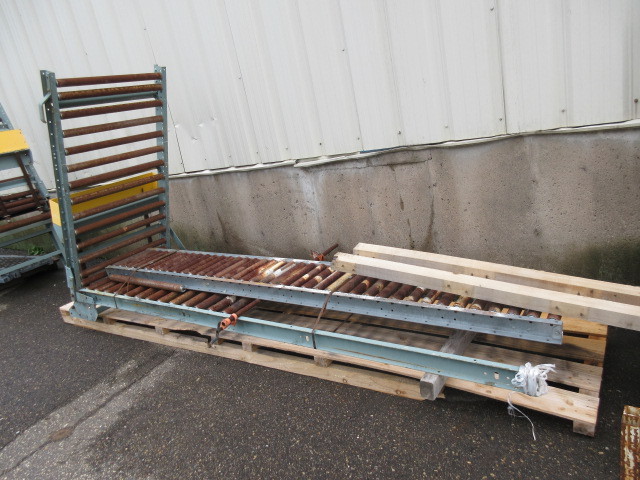 lot 701 image: ASSEMBLY LINE ROLLER TRACK CONVEYOR SECTION WLIFTGATE