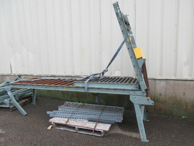 lot 702 image: ASSEMBLY LINE ROLLER TRACK CONVEYOR SECTION WLIFTGATE