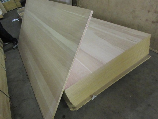 lot 516 image: 4 X 8 HICKORY SHEET GOODS