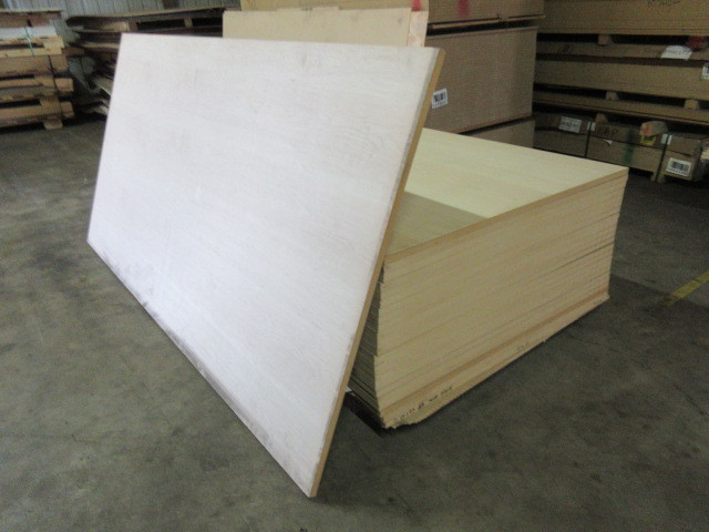 lot 519 image: 4 X 8 MAPLE SHEET GOODS