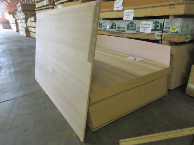 lot 524 image: 5 X 8 RED OAK SHEET GOODS