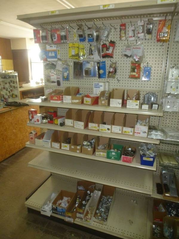lot 16 image: Electrical Plugs