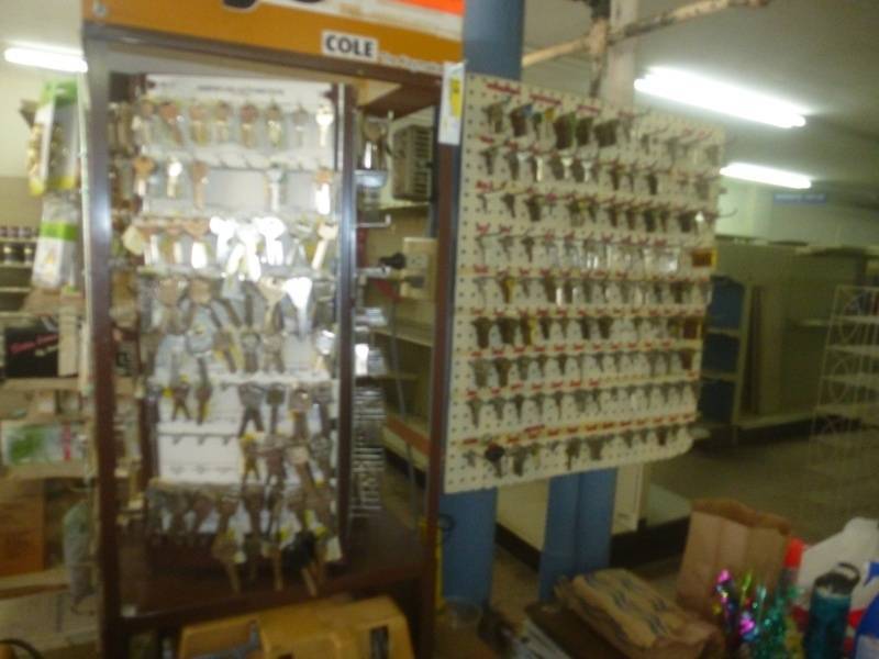 lot 17 image: Cole Key Cutting Set
