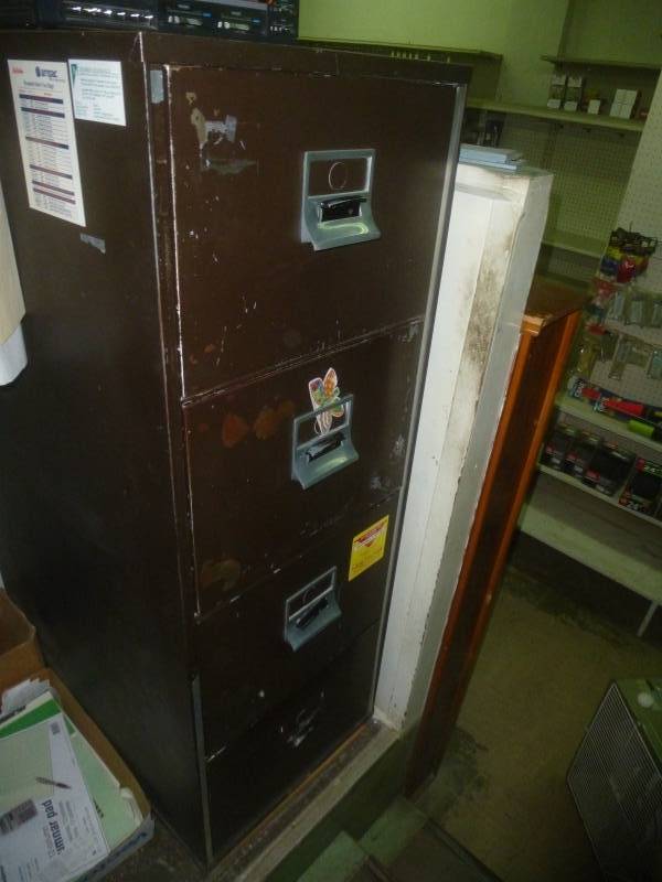 lot 29 image: File Cabinet 4 Drawer 20